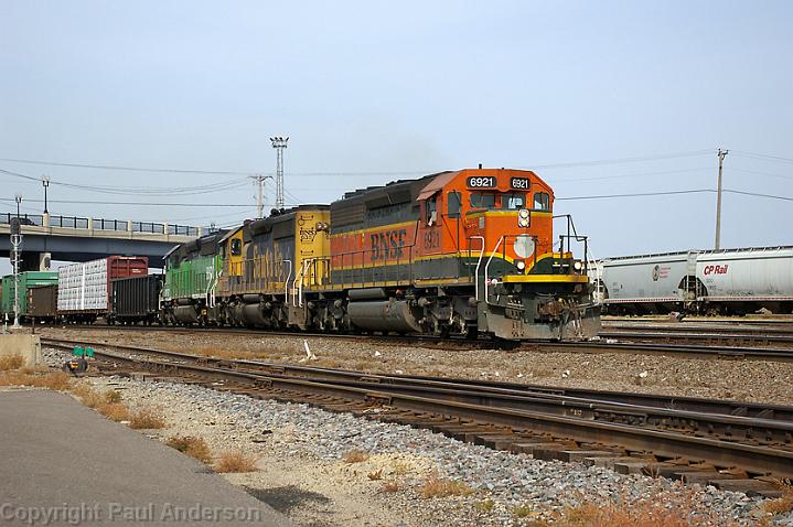 BNSF 6921 - SD40-2.jpg